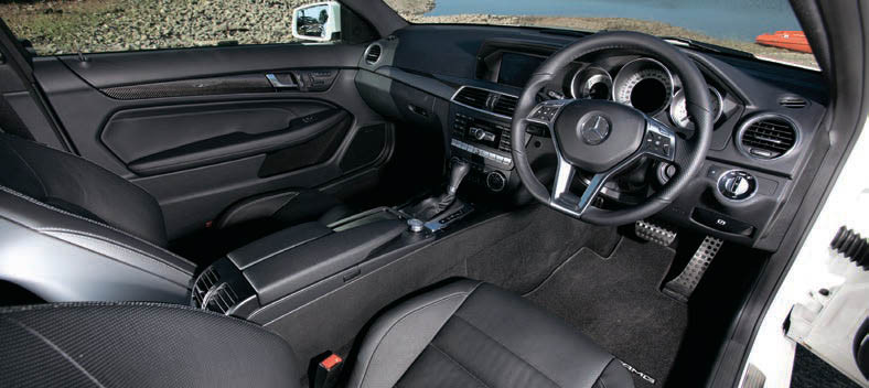 Buyer’s Guide Mercedes-Benz C350 Coupe C204 - interior