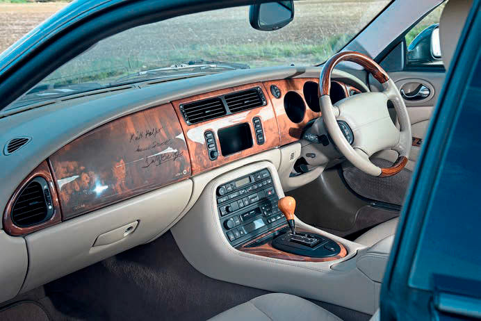 1999 Jaguar XK8 Coupe 4.0 X100 - interior