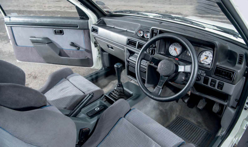 350 bhp RWD 1986 Ford Escort Series 1 RS Turbo - interior