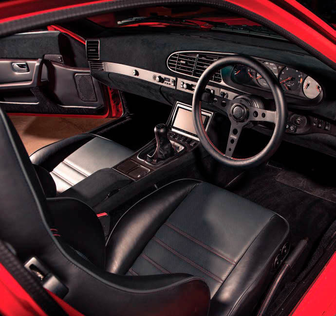 944 Turbo - interior