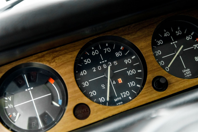 1974 BMW 2002 tii E10 dashboard speedometer
