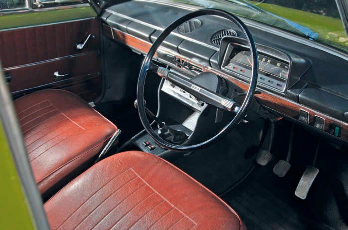 1977 VAZ 2102 Lada 1500ES Estate - interior