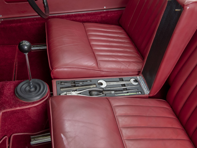 1955 Aston-Martin DB2/4 DHC interior seats