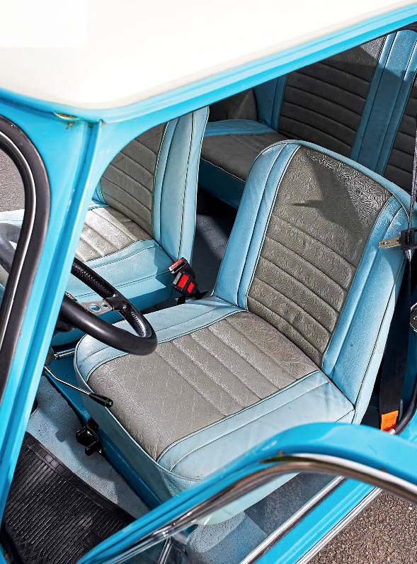 1965 Austin Mini Cooper 970S - interior front seats