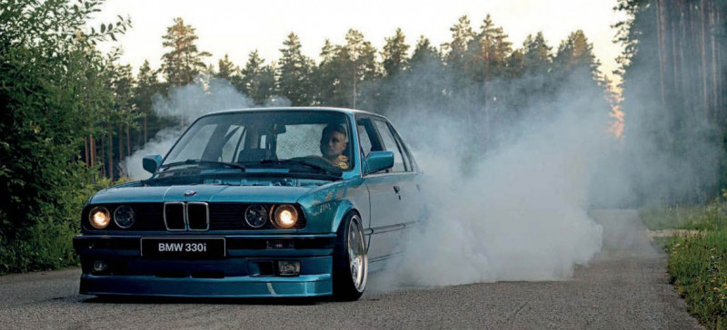 Stunning 3.0 M54-swapped BMW 330i Saloon E30
