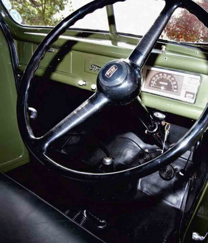 1940 Ford V8 ½-Ton Pickup - interior