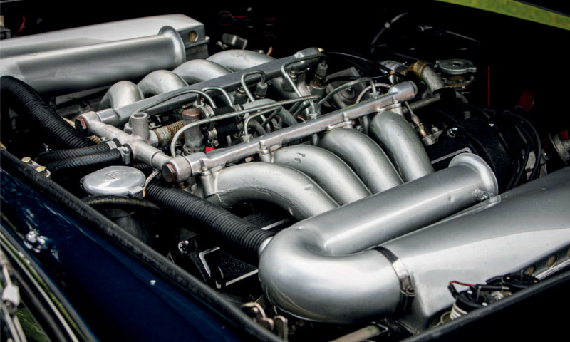 1972 Aston Martin DBS - V8 ENGINE