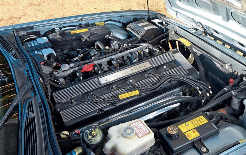 1992 Jaguar XJR XJ40 - engine