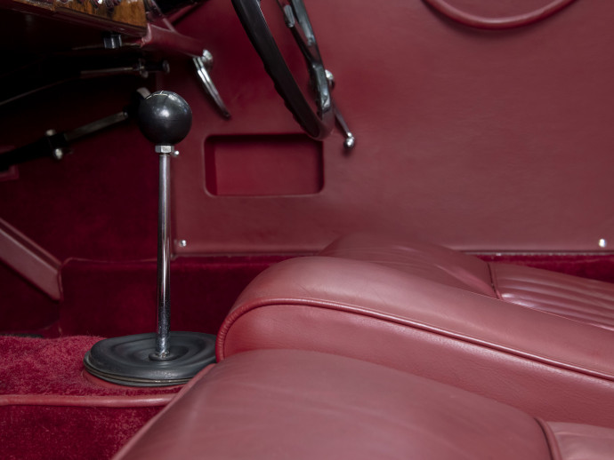 1955 Aston-Martin DB2/4 DHC interior