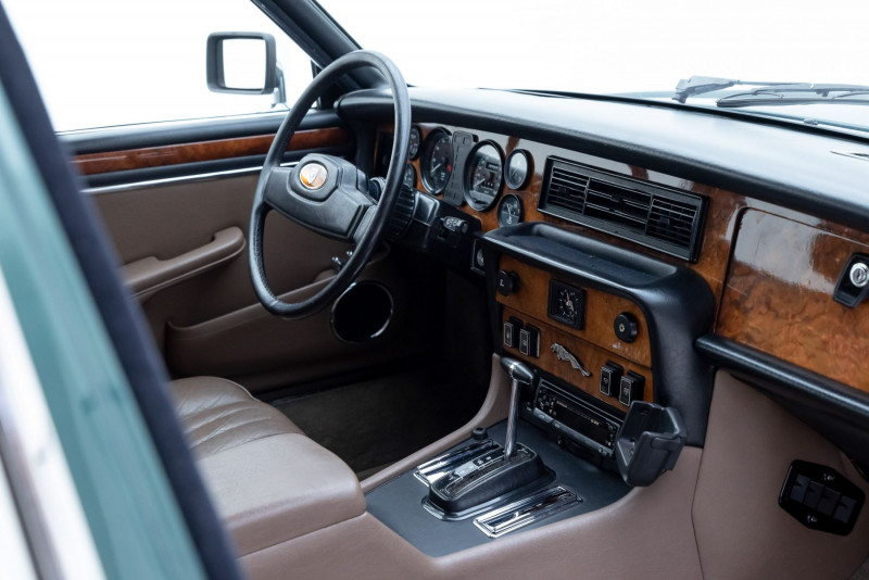 1983 Jaguar XJ12 5.3 Series 3 - interior
