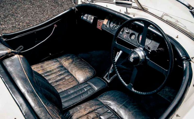 1951 Jaguar XK120 - interior