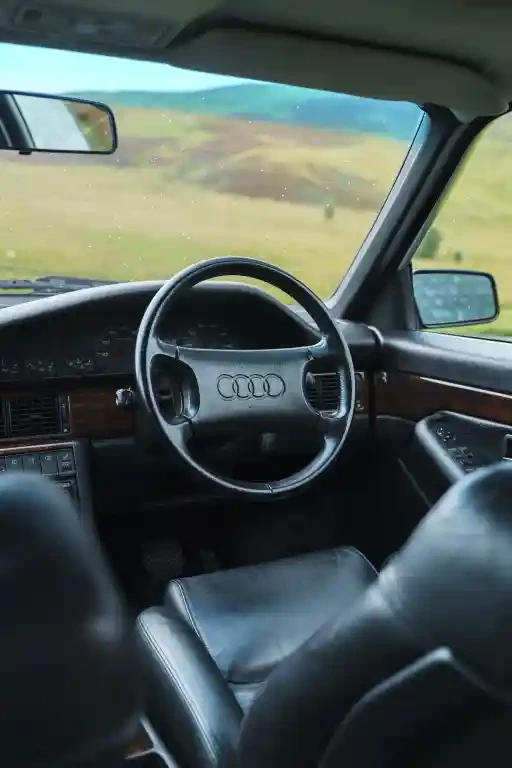 1988 Audi V8 Typ 4C - interior