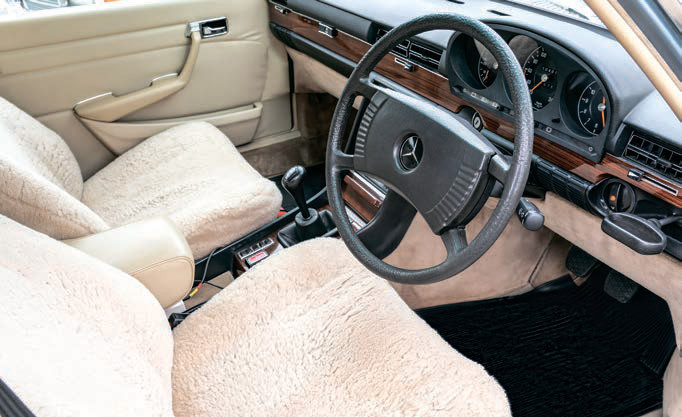 1972 Mercedes-Benz 280S W116 - interior