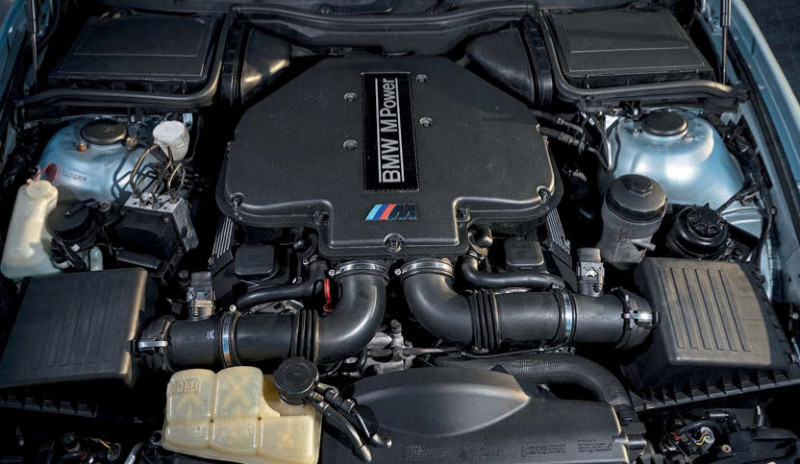 2002 BMW M5 E39 - V8 engine S62