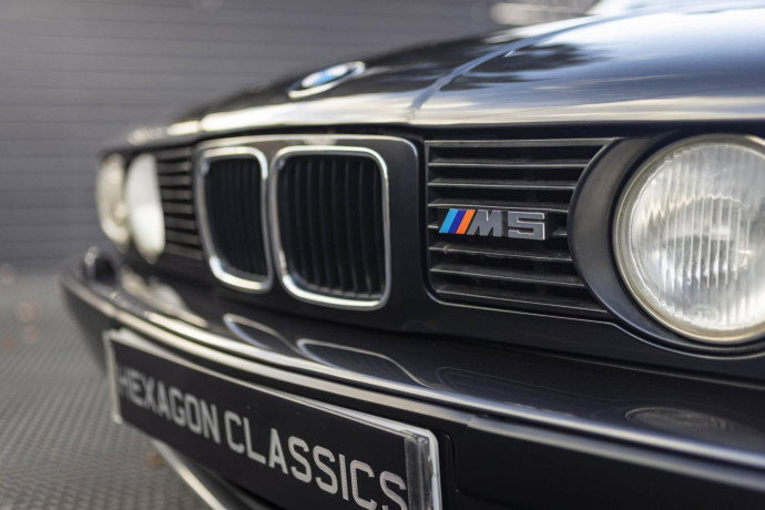 1994 BMW M5 Touring E34 - front grille