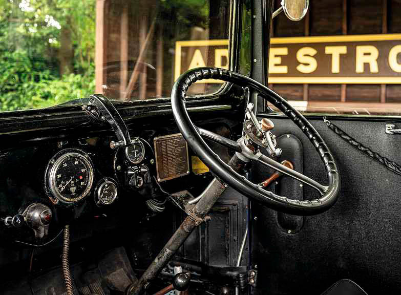 1932 Austin Seven - interior