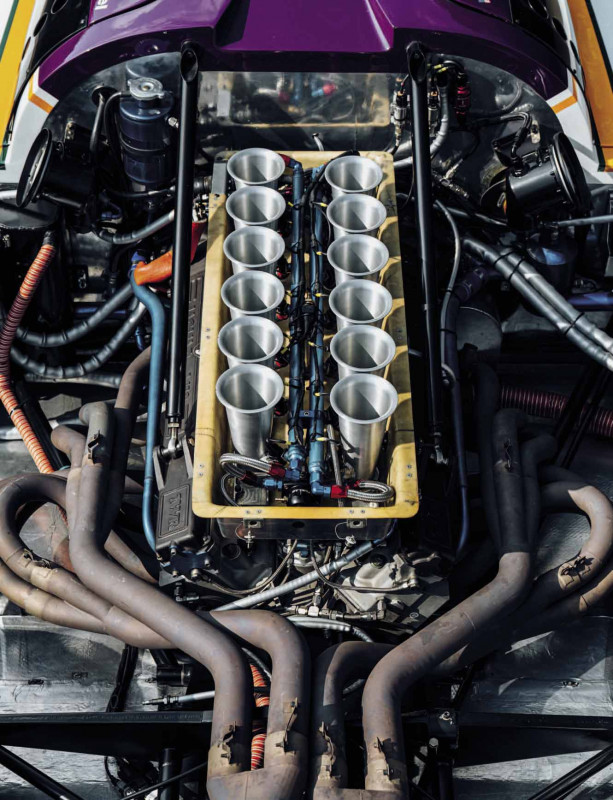 V12: JAGUAR XJR¬8 Track Test engine