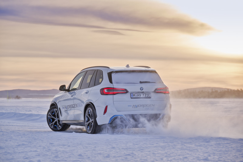 2024 BMW iX5 Hydrogen G05 passes winter testing