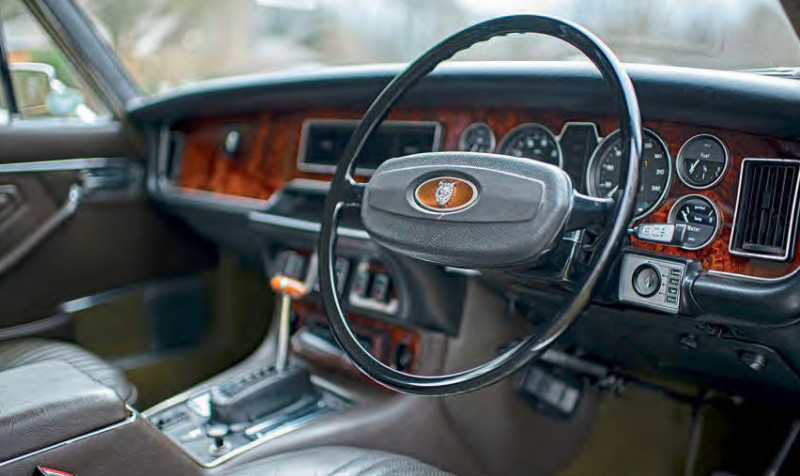 1975 Jaguar XJ12 Automatic Series 2 - interior