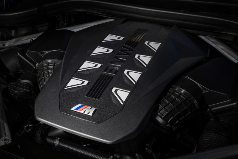 2024 BMW X7 M60i xDrive G07 LCI - engine V8