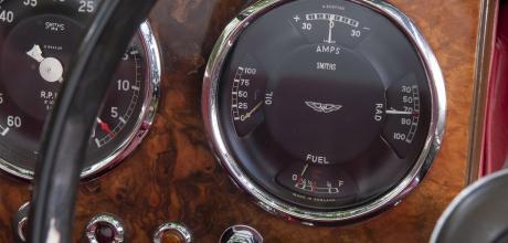 1955 Aston-Martin DB2/4 DHC dashboard