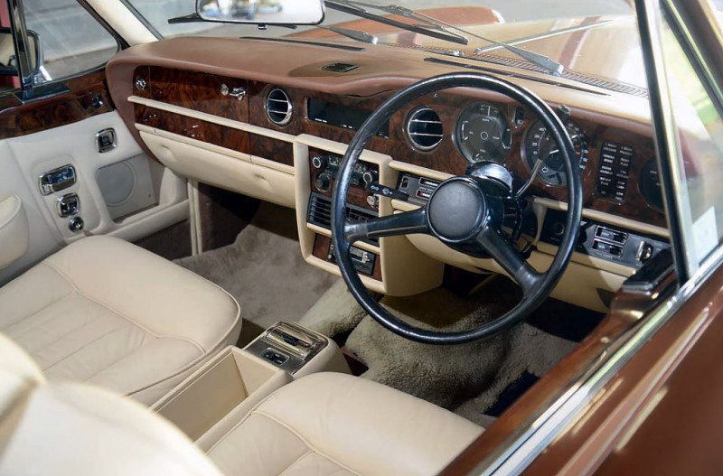 1980 Rolls-Royce Corniche Convertible - interior