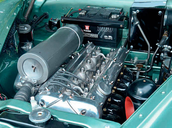 1952 Jaguar MkVII DHC Convertible - engine
