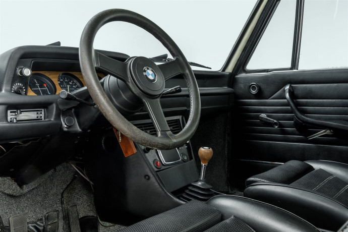 1974 BMW 2002 tii E10 US-Spec Federal Bumpers - interior dashboard