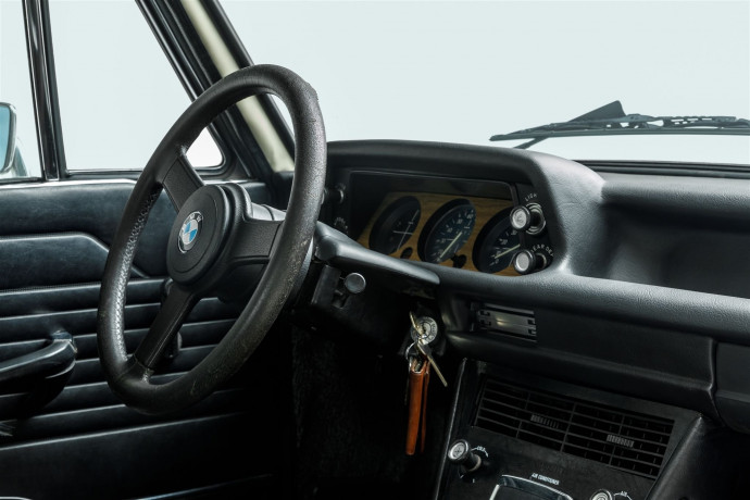 1974 BMW 2002 tii E10 interior dashboard driver