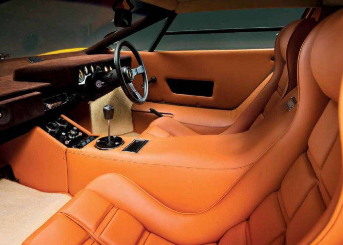 Lamborghini Countach - interior