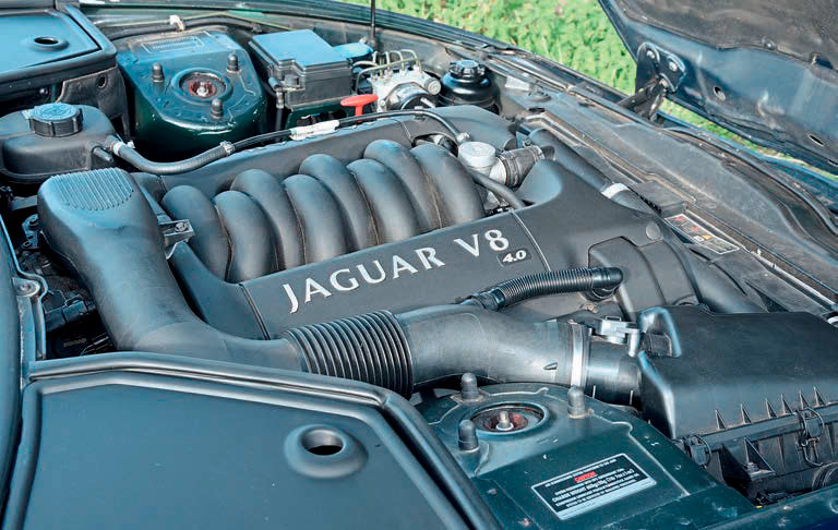 1999 Jaguar XK8 Coupe 4.0 X100 - engine V8