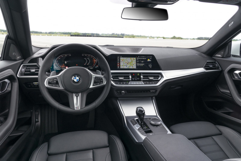 interior BMW 220i Coupé G42