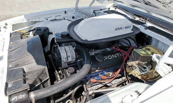 1976 Pontiac Trans Am - engine