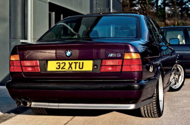 Most iconic BMW 5 Series M5 - E34 3.6 vs. 3.8