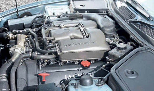 2000 Jaguar XKR 4.0 Convertible X100 - engine V8