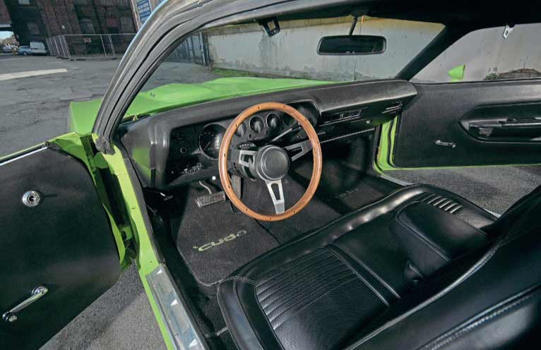 1970 Plymouth Barracuda - interior