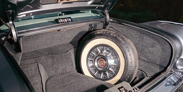 1957 Cadillac Sedan De Ville - TRUNK