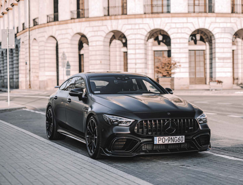 Poland’s new Supercar Club allows members to drive a broad range of hot metal, including a certain four-door coupe from the AMG stable that has been tuned to the maximum by Brabus