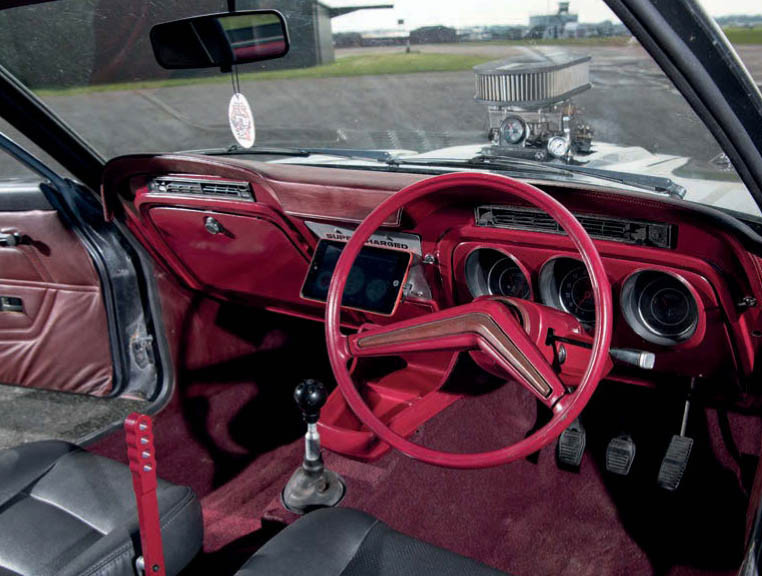 3.0-litre Duratec V6 engined 1972 Ford Cortina Mk3 - interior