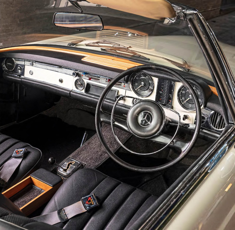 1965 Mercedes-Benz 230SL Automatic W113 - interior