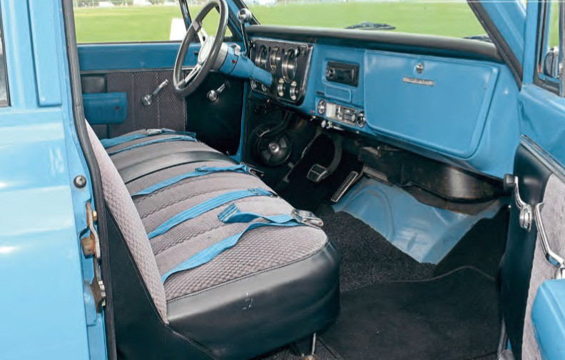 1971 Chevrolet Suburban - interior